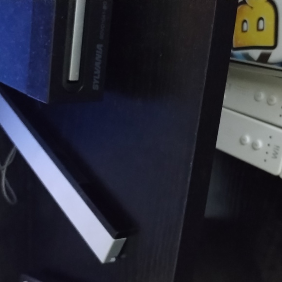 WII GAME SYSTEM - Picture 2 of 2